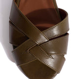 Sanni 20 Augalinis Minkštas Veršelis Miško Žalia" can be rewritten as "Sanni 20 Eco-Friendly Soft Faux Leather in Forest Green.