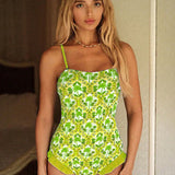 Codruța – Costum de baie cu imprimeu tropical și volane