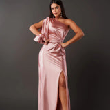 Luana – Rochie din satin cu design asimetric și fantă