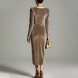 Marta – Rochie lungă din catifea cu croială elegantă