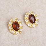 Rudi Lydinio Auskarai" can be rewritten as "Red Alloy Earrings.