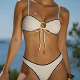 Balta kontrastinga bandeau bikini komplektas