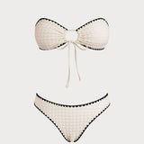 Balta kontrastinga bandeau bikini komplektas