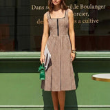 Rudas Plaid Be Rankovių Midi Suknelė" can be rewritten as "Brown Plaid Sleeveless Midi Dress.