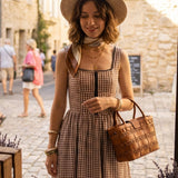 Rudas Plaid Be Rankovių Midi Suknelė" can be rewritten as "Brown Plaid Sleeveless Midi Dress.