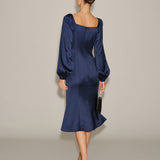 Jūrinės satino V formos raukšlėta midi suknelė" can be rewritten as "V-Neck Pleated Midi Dress in Marine Satin.