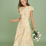 Geltona gėlių midi suknelė su trumpomis rankovėmis