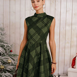 "Žalias Plaid Mock Neck Be Rankovių Mini Suknelė" can be rewritten as "Žalias Plaid Mini Suknelė su Mock Neck ir Be Rankovių".