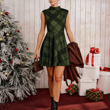 "Žalias Plaid Mock Neck Be Rankovių Mini Suknelė" can be rewritten as "Žalias Plaid Mini Suknelė su Mock Neck ir Be Rankovių".