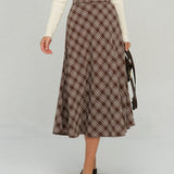 Ruda Plaid Gėlių A-Linijos Midi Sijonas" can be rewritten as "Brown Plaid Floral A-Line Midi Skirt.